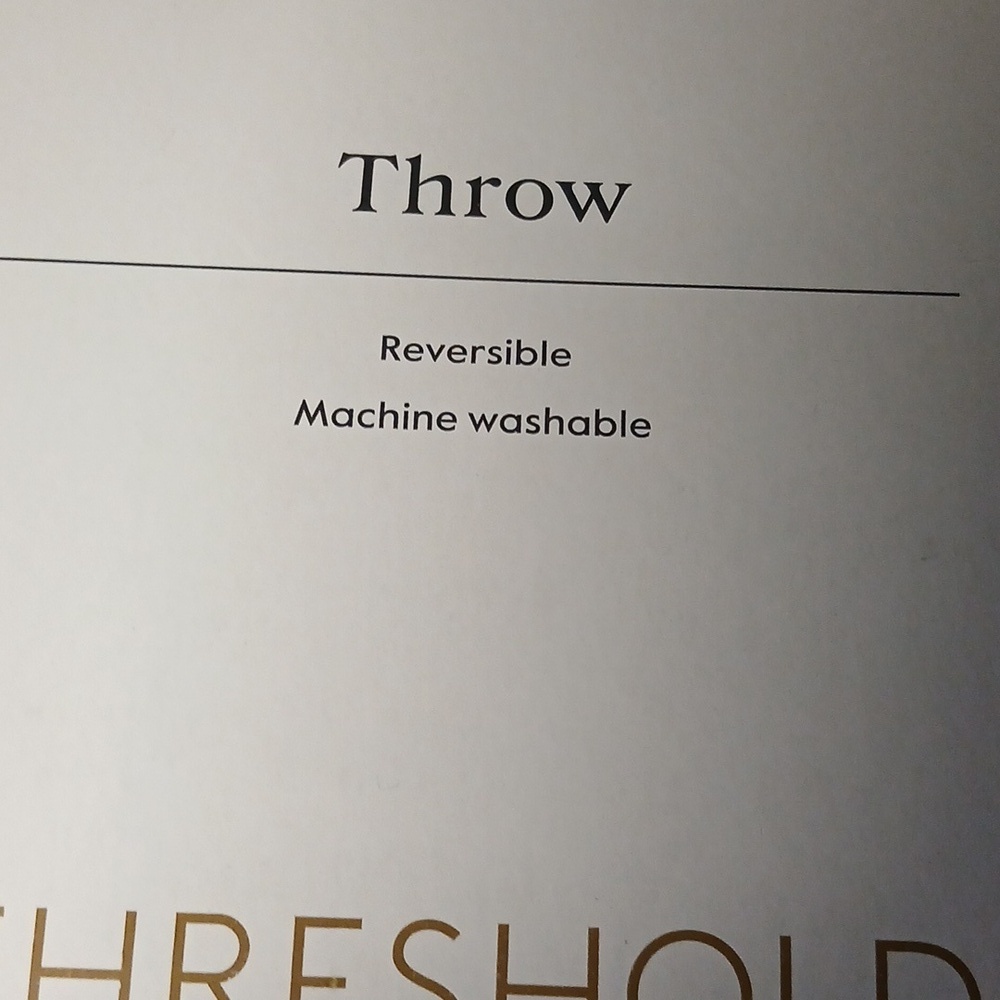 New Threshold Throw - Picture 3 of 7